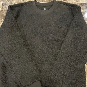 Men’s Medium Fabletics Fleece Explorer Crew Black